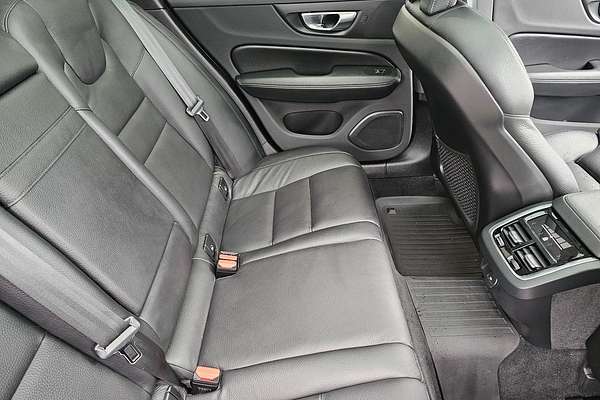 2021 Volvo V60 Cross Country B5