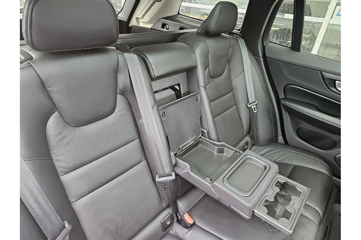 2021 Volvo V60 Cross Country B5