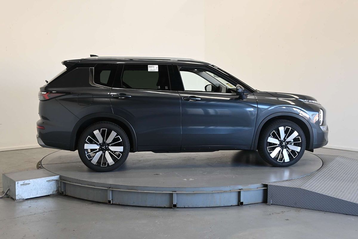 2025 Mitsubishi Outlander Exceed ZM