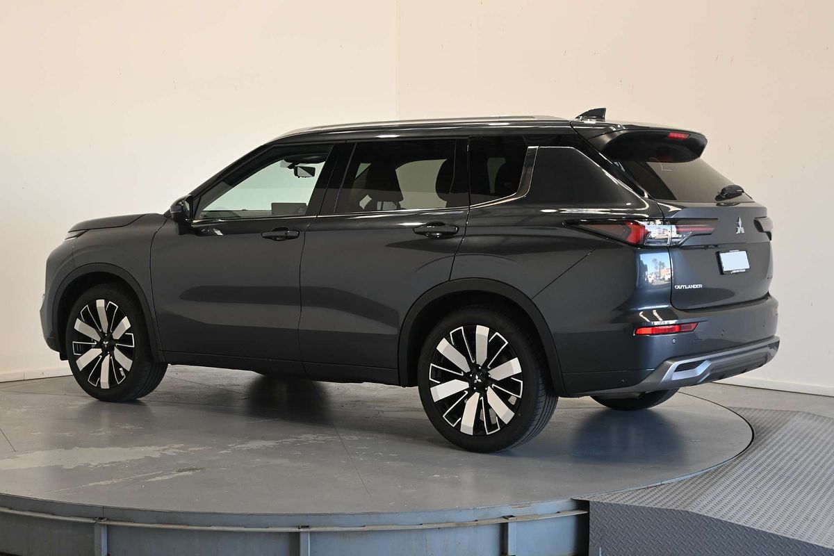 2025 Mitsubishi Outlander Exceed ZM