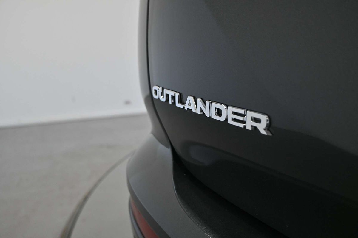 2025 Mitsubishi Outlander Exceed ZM