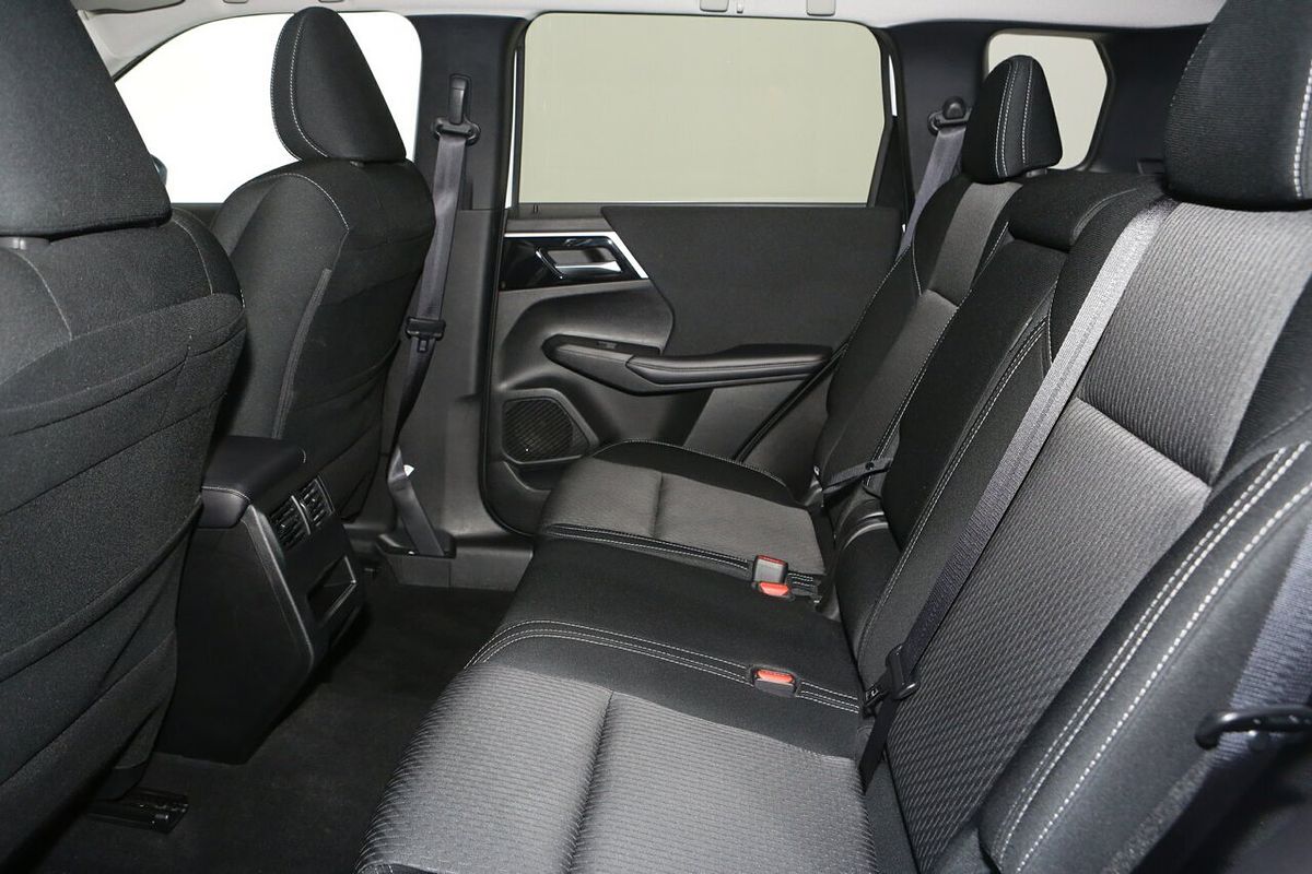 2024 Mitsubishi Outlander LS ZM