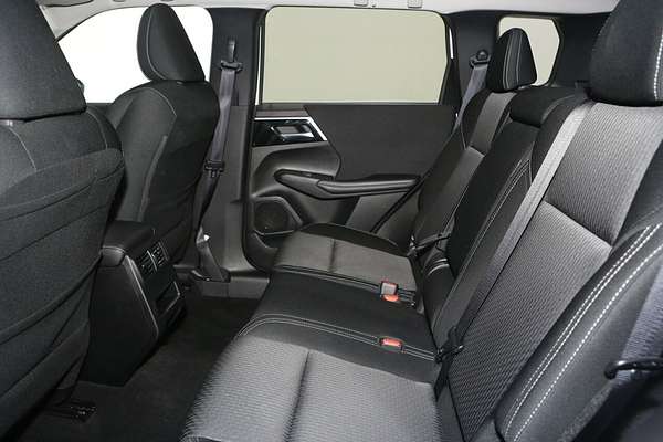 2024 Mitsubishi Outlander LS ZM