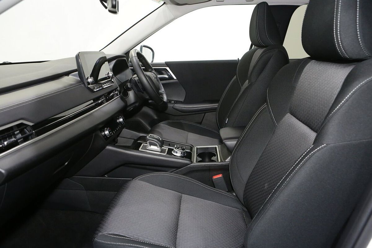 2024 Mitsubishi Outlander LS ZM