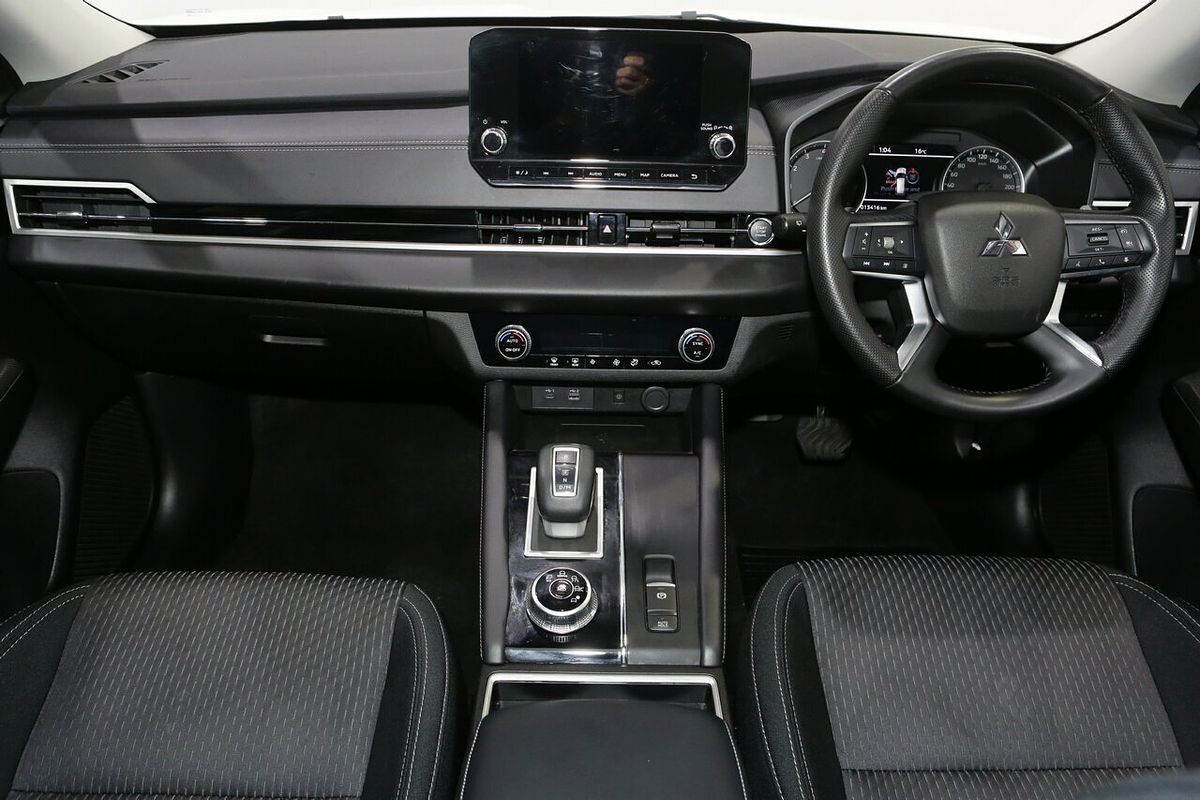 2024 Mitsubishi Outlander LS ZM