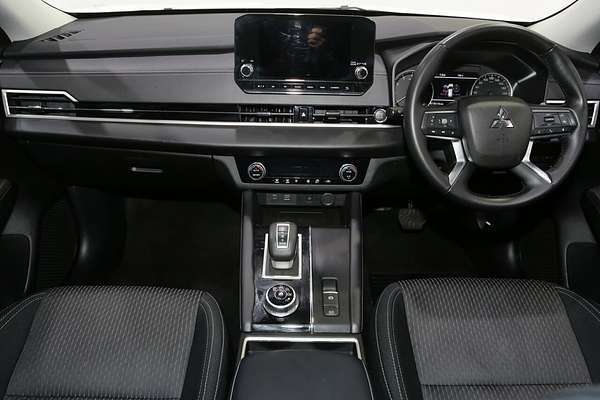 2024 Mitsubishi Outlander LS ZM