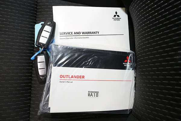 2024 Mitsubishi Outlander LS ZM