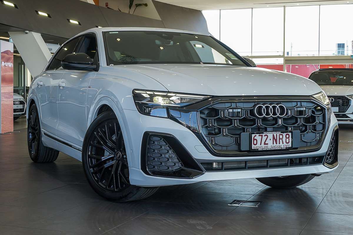 2025 Audi Q8 50 TDI S line F1