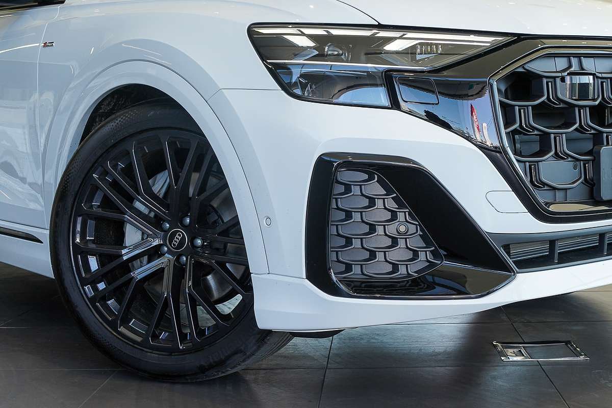 2025 Audi Q8 50 TDI S line F1