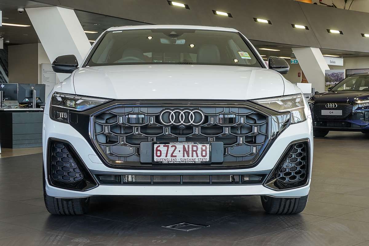 2025 Audi Q8 50 TDI S line F1