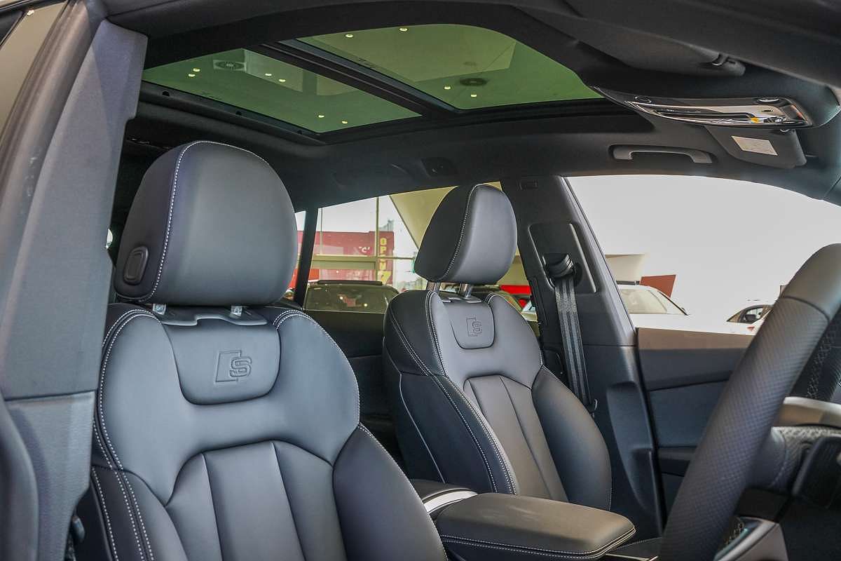 2025 Audi Q8 50 TDI S line F1