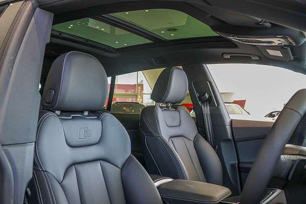 2025 Audi Q8 50 TDI S line F1
