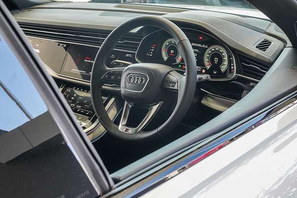 2025 Audi Q8 50 TDI S line F1