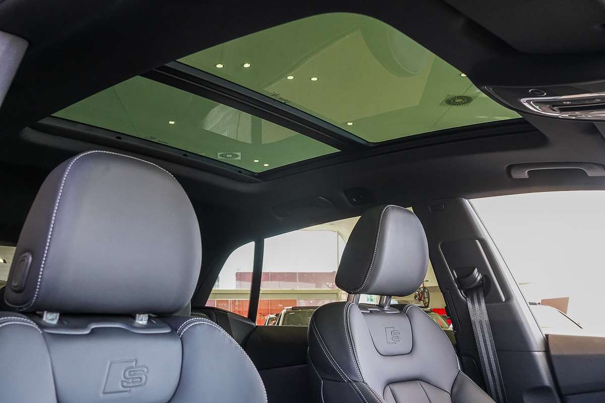 2025 Audi Q8 50 TDI S line F1