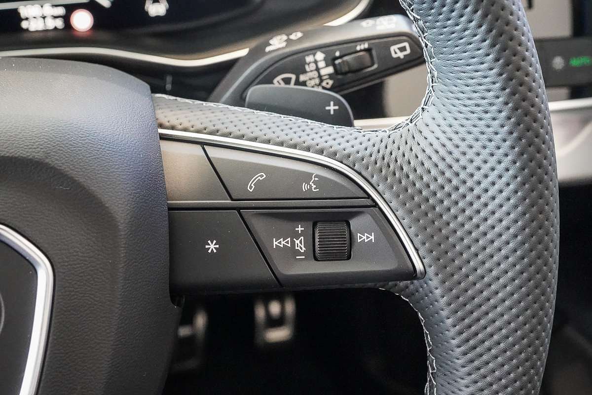2025 Audi Q8 50 TDI S line F1