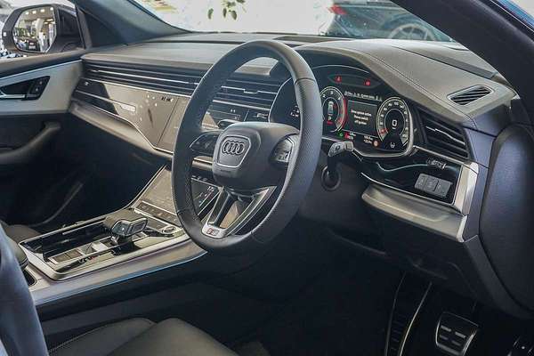 2025 Audi Q8 50 TDI S line F1