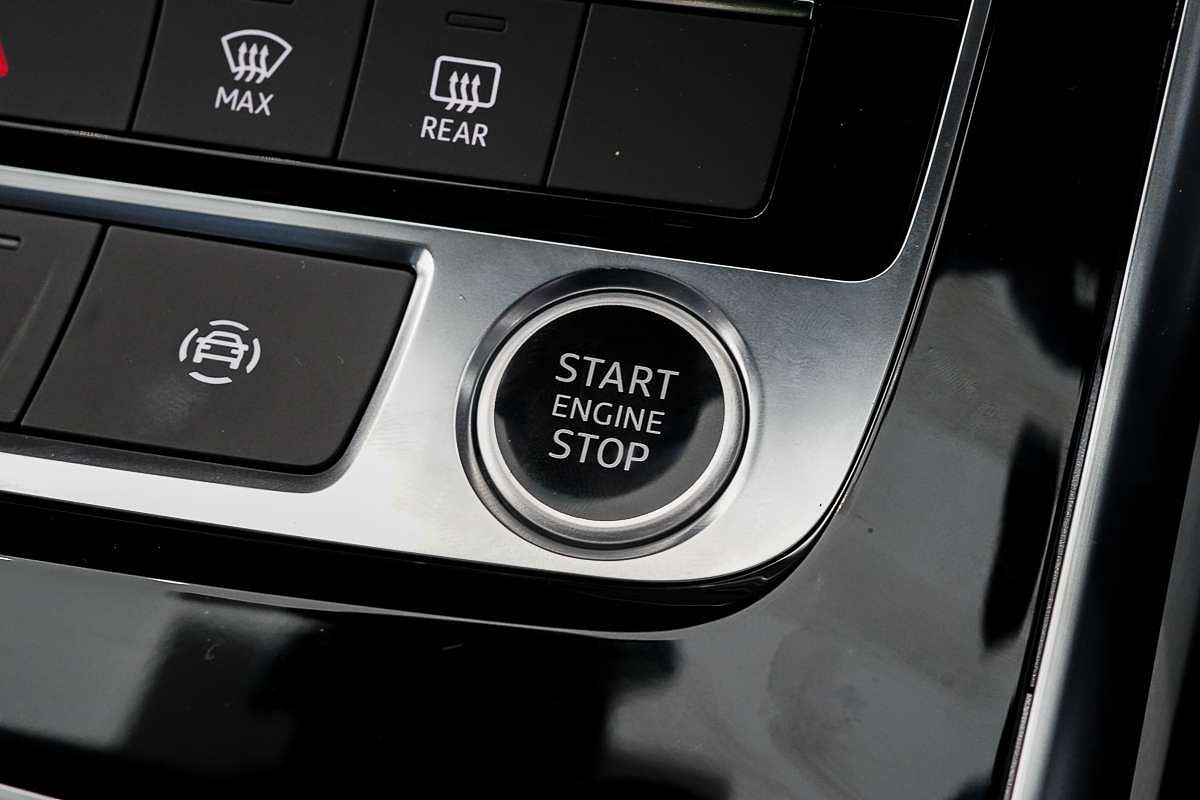 2025 Audi Q8 50 TDI S line F1