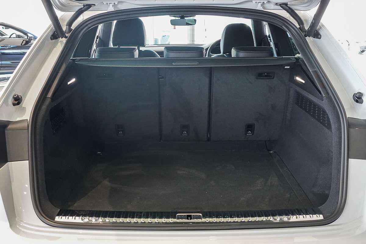 2025 Audi Q8 50 TDI S line F1