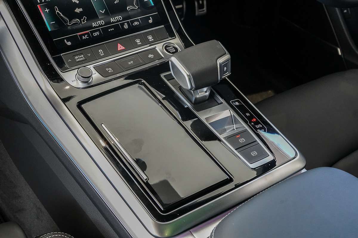 2025 Audi Q8 50 TDI S line F1