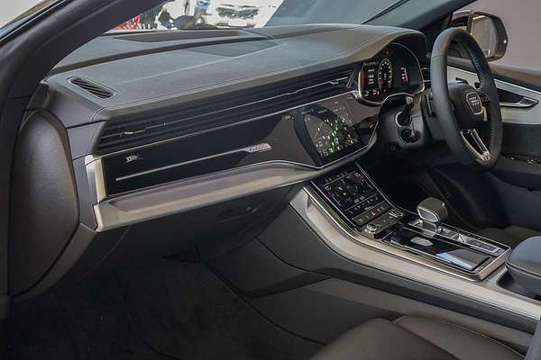2025 Audi Q8 50 TDI S line F1