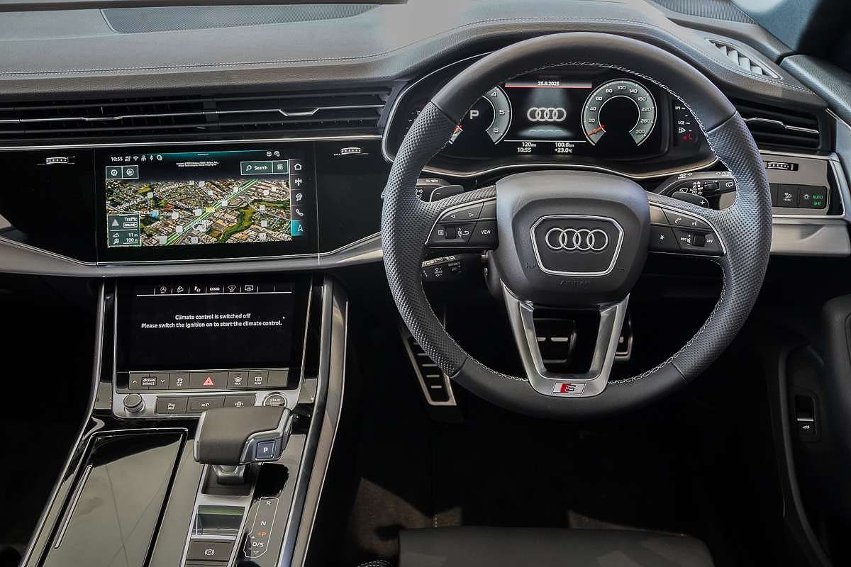 2025 Audi Q8 50 TDI S line F1