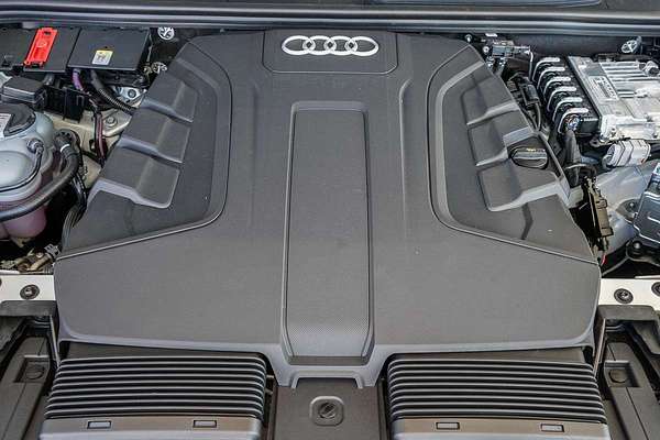 2025 Audi Q8 50 TDI S line F1