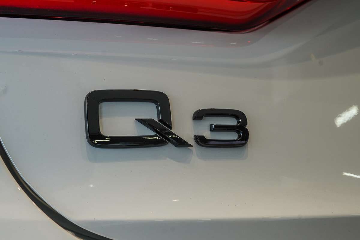 2025 Audi Q3 35 TFSI S line edition F3