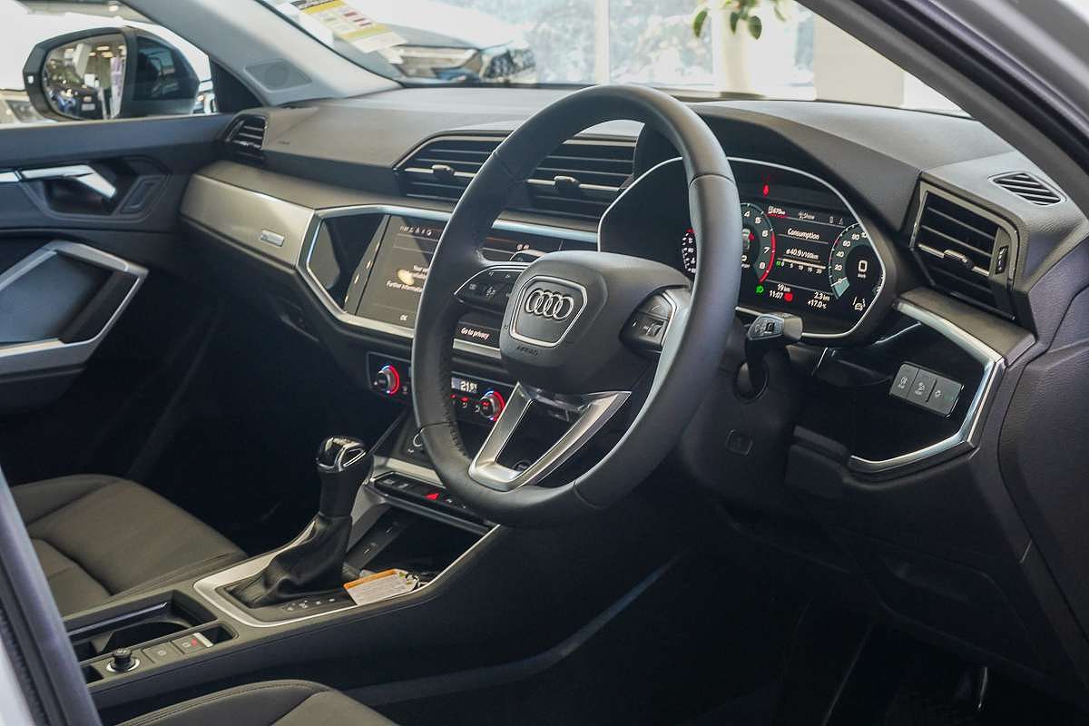 2025 Audi Q3 35 TFSI S line edition F3