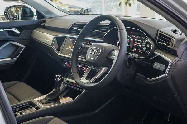 2025 Audi Q3 35 TFSI S line edition F3