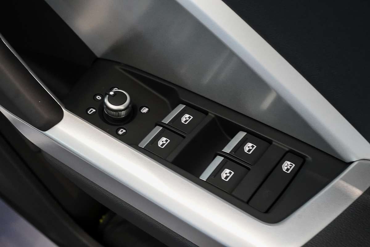 2025 Audi Q3 35 TFSI S line edition F3