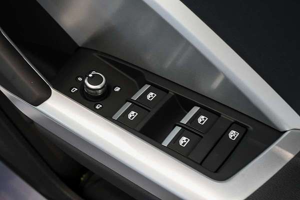 2025 Audi Q3 35 TFSI S line edition F3