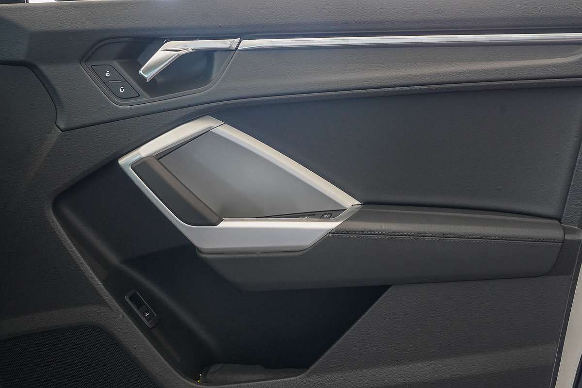 2025 Audi Q3 35 TFSI S line edition F3