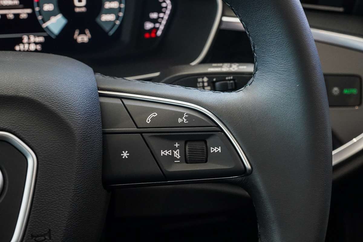 2025 Audi Q3 35 TFSI S line edition F3