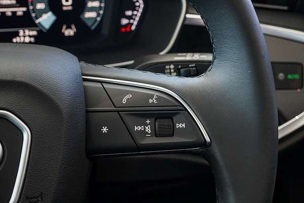 2025 Audi Q3 35 TFSI S line edition F3