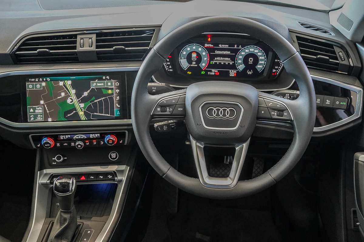 2025 Audi Q3 35 TFSI S line edition F3