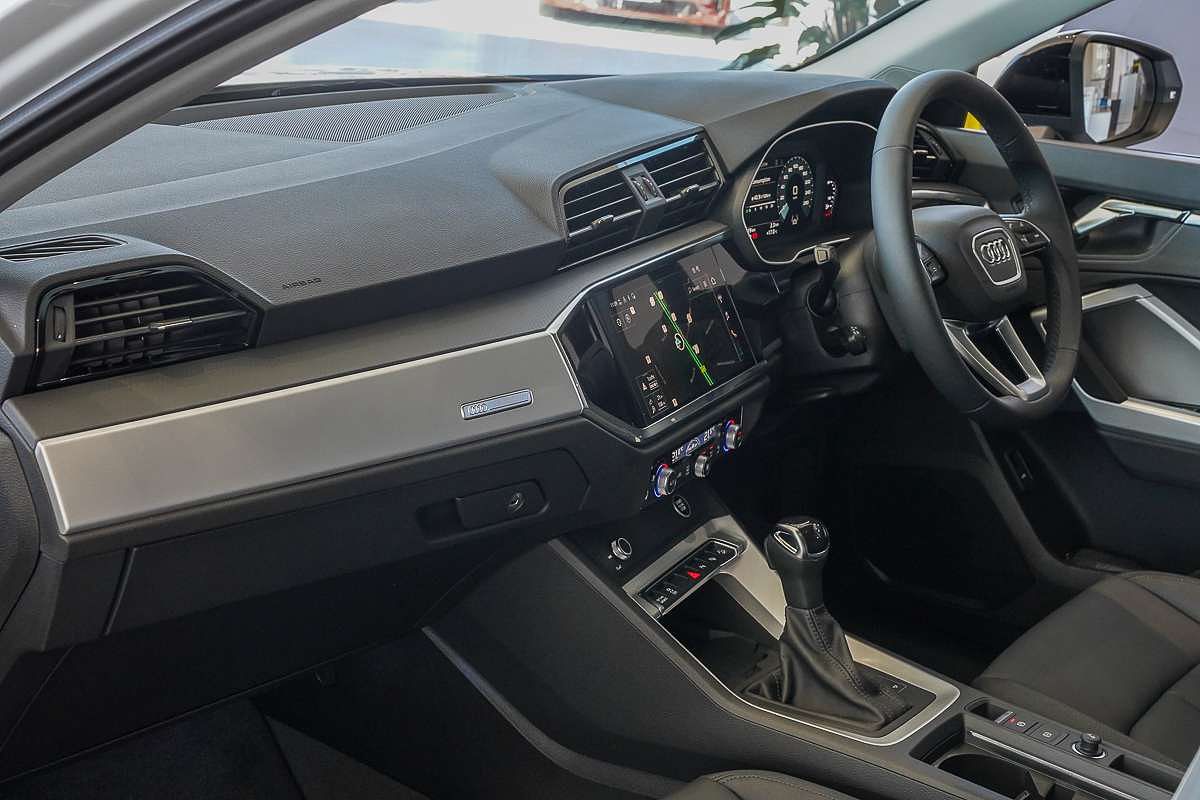 2025 Audi Q3 35 TFSI S line edition F3