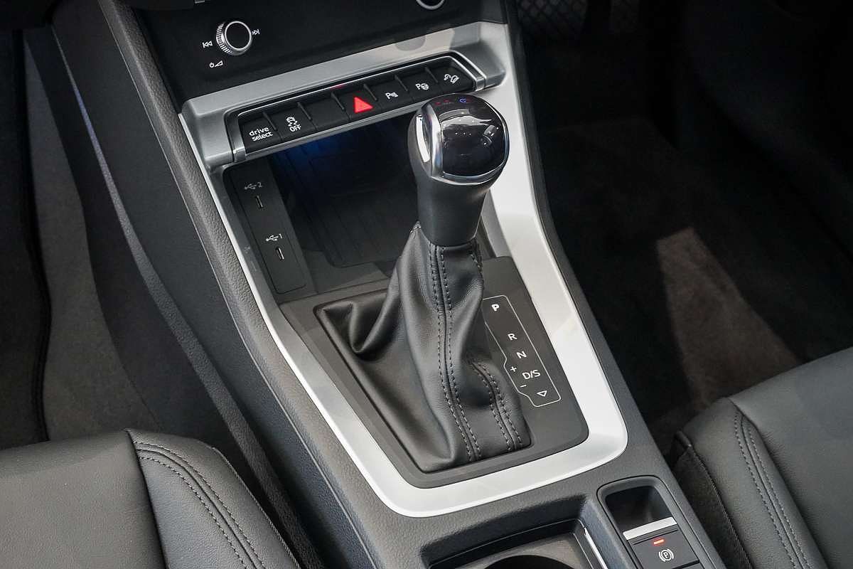 2025 Audi Q3 35 TFSI S line edition F3