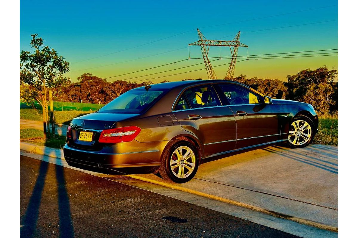 2011 Mercedes-Benz E250 CDI AVANTGARDE 212