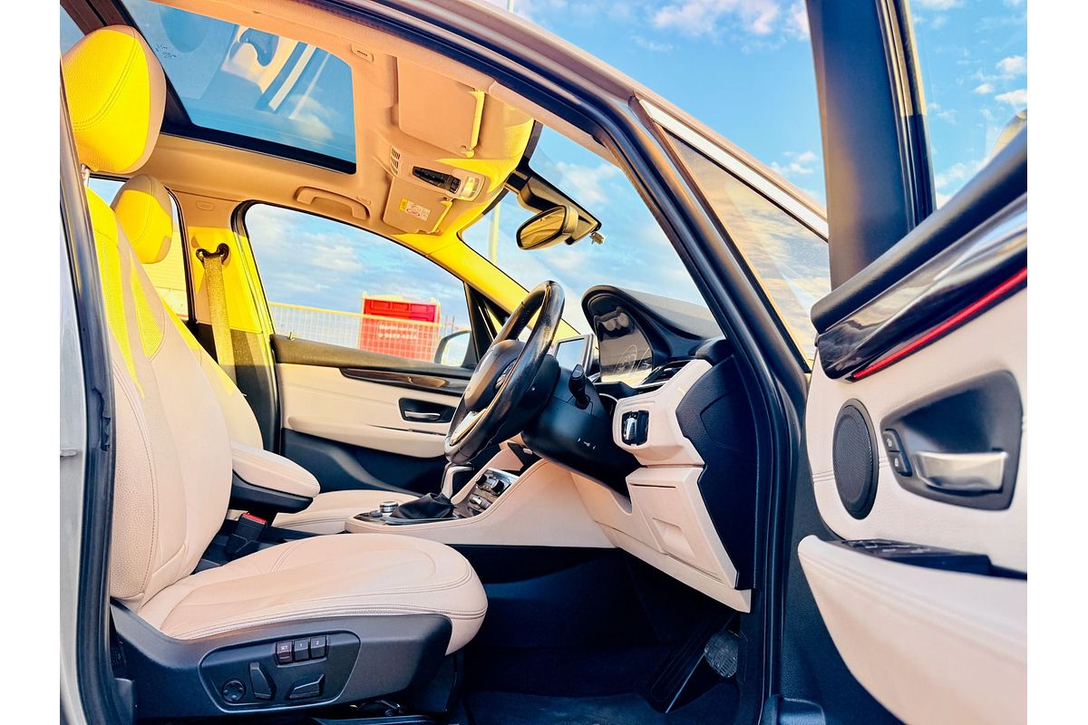 2015 BMW 2 20i ACTIVE TOURER LUXURY LINE F45