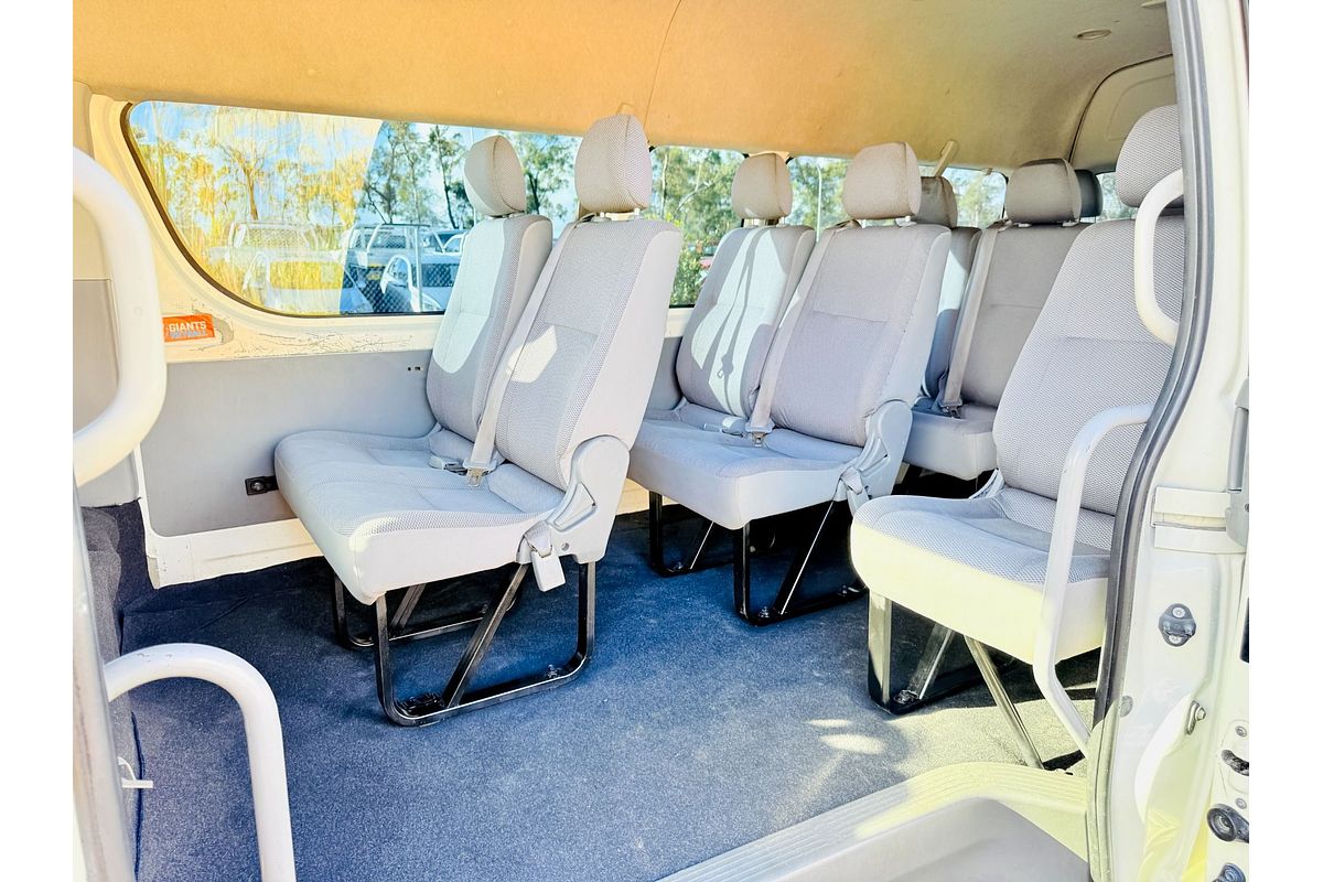 2010 Toyota HIACE COMMUTER TRH223R MY11 UPGRADE
