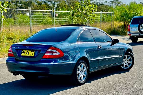 2004 Mercedes-Benz CLK320 AVANTGARDE C209