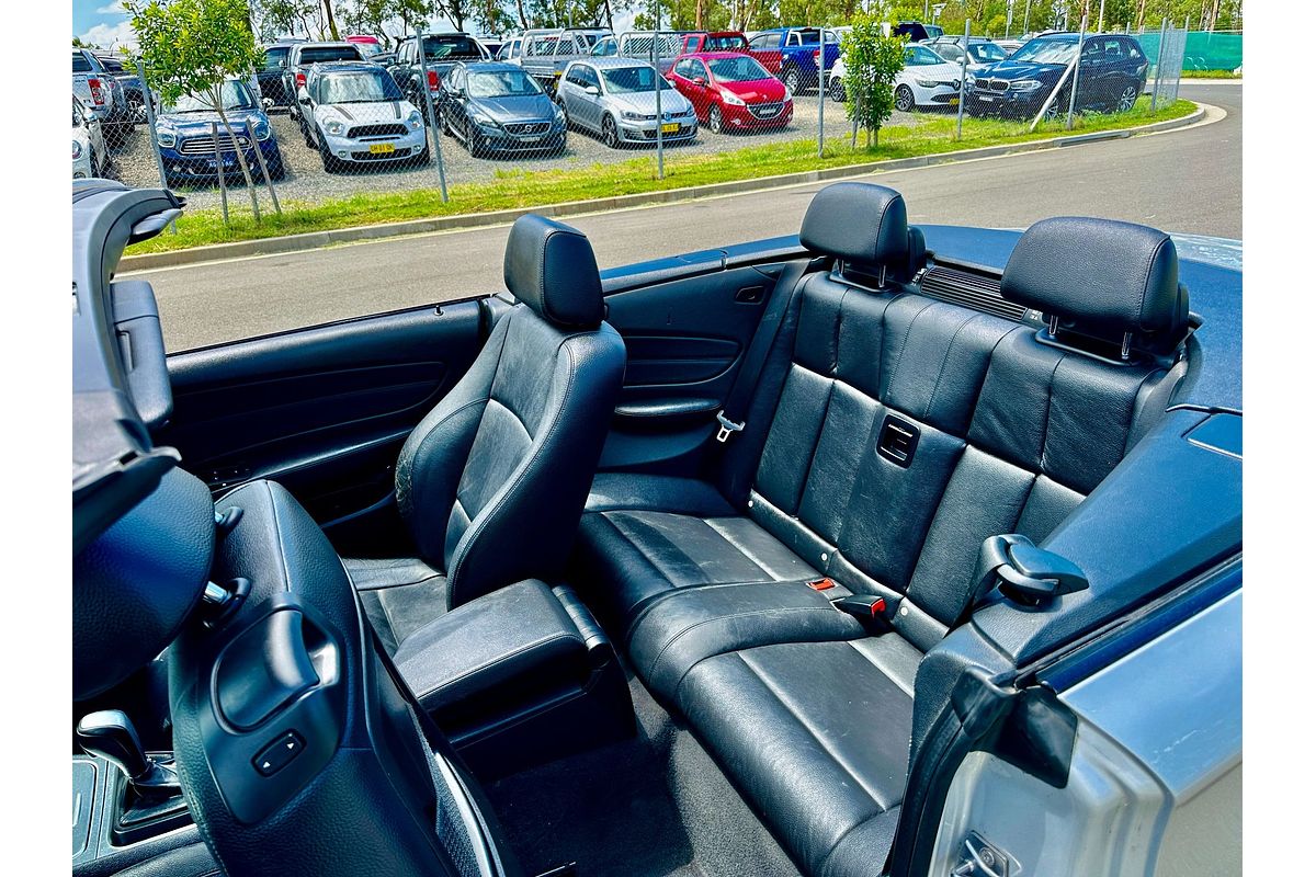 2010 BMW 1 23d E88 MY11