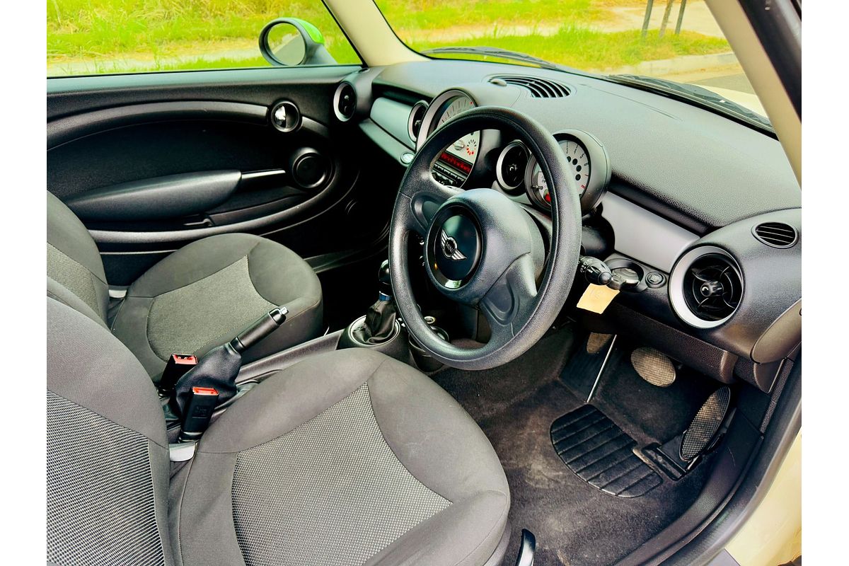 2011 MINI COOPER RAY R56