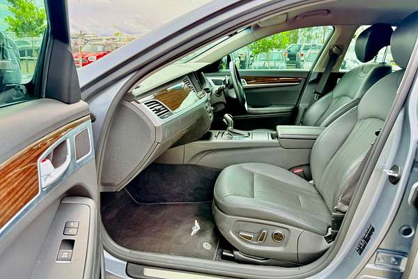 2016 Hyundai Genesis DH 3.8L V6 8 Spd Auto Luxury Saloon