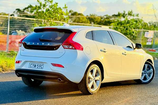 2014 Volvo V40 D4 LUXURY M 2.0L DT Turbo Diesel Hatch