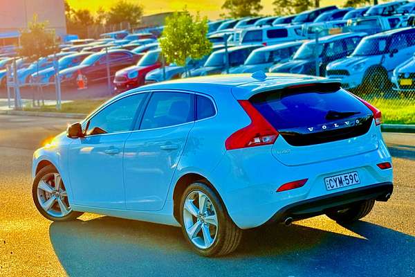 2014 Volvo V40 D4 LUXURY M 2.0L DT Turbo Diesel Hatch