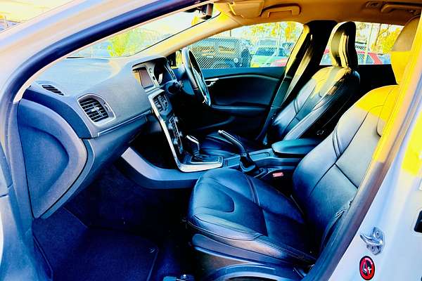 2014 Volvo V40 D4 LUXURY M 2.0L DT Turbo Diesel Hatch