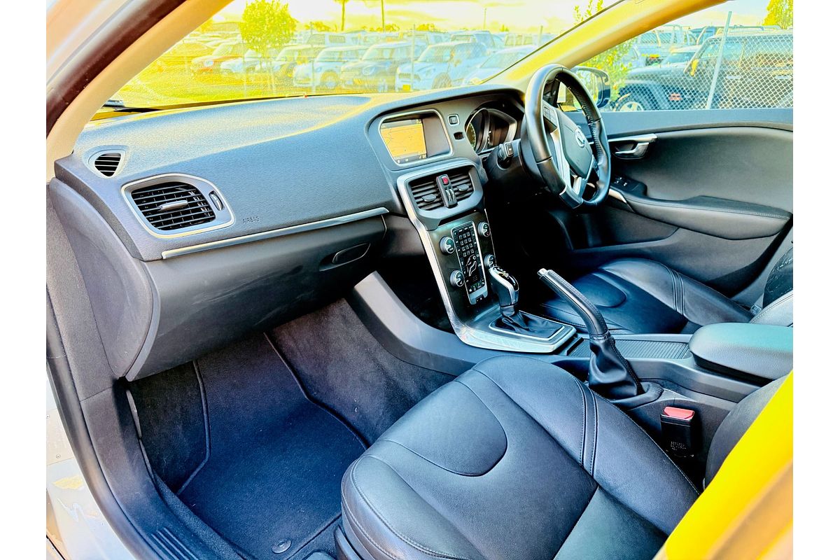 2014 Volvo V40 D4 LUXURY M 2.0L DT Turbo Diesel Hatch