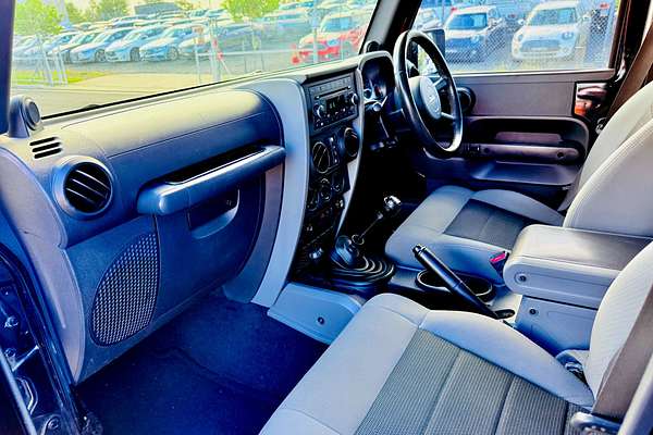 2010 Jeep WRANGLER UNLIMITED SPORT (4x4) JK MY09
