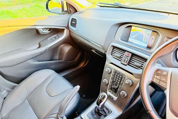 2014 Volvo V40 D4 LUXURY M 2.0L DT Turbo Diesel Hatch